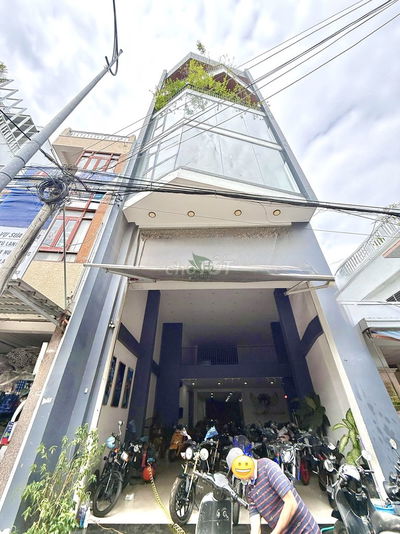 CHO THUÊ TOÀ NHÀ 5 TẦNG 1500M2 CÓ THANG MÁY MẶT TIỀN ĐƯỜNG LỚN TTTP