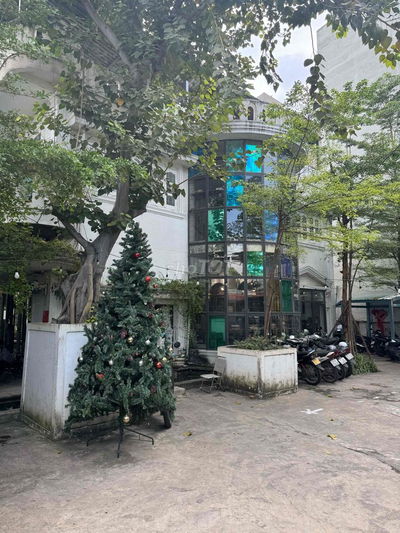 Sang nhượng biệt thự tâm huyết Dương Quảng Hàm, P6, Gò Vấp. DT 915m2