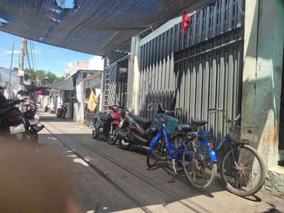 Bán 108m2 , Cách  VINGROUP 500m , chỉ 2.8Tỷ