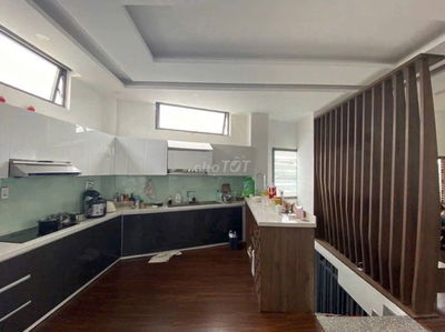 Căn hộ 80m2 ngay sân bay, 2PN3WC, khách bếp wc cửa sổ thoáng.Kiệt 4,5m