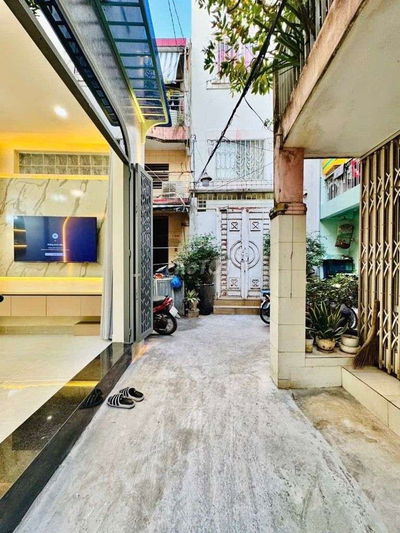Nhà đẹp 2 tầng ở ngay giáp Quận 1 _30m2 gần mặt tiền_4.x tỉ