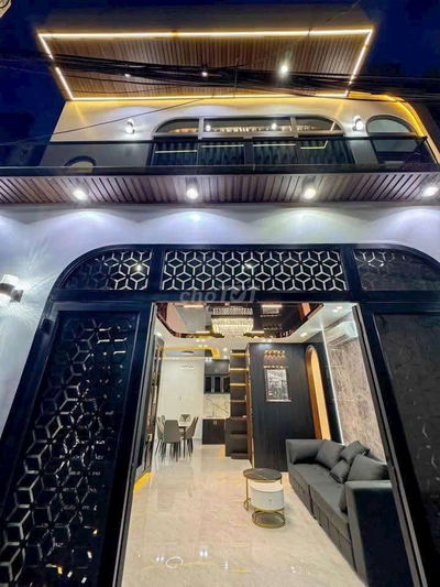 NHÀ SÁT MẶT TIỀN HUỲNH TẤN PHÁT CÁCH Q7 CHỈ 300M