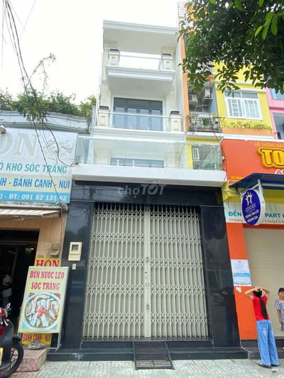 Nhà mặt tiền đường tên lửa DT 4,5 x 23 giá 34 triệu thương lượng.