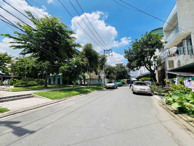 Nhanh mới kịp-Bán đất tặng nhà c4- 90m2-Đường 12m thông-Sổ sẵn-8.2 tỷ