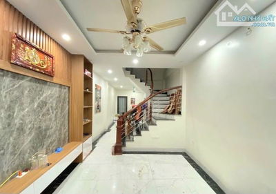 Nhỉnh 5 tỷ, 40m² 4 Tầng  YÊN BỆ - KIM CHUNG- HOÀI ĐỨC.