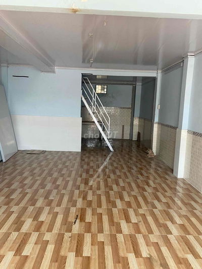 cho thuê nhà ngay trung tâm ngã 5 hẻm thông buôn bán nhỏ mới sơn sửa