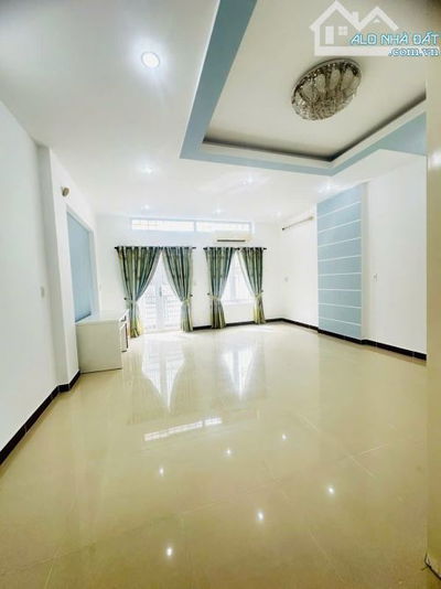 Giá Đầu Tư-  Quận 3- Trục Lê Văn Sỹ, ngang 5.2m, 5 tầng- chỉ 16,8 tỷ