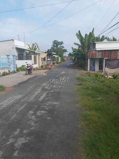 LÔ ĐẤT MẶT TIỀN GIÁ RẺ LÀM NHÀ 2_3 PHÒNG NGỦ OK CÂY XĂNG SỐ 8 Đi VÀO