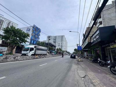 BÁN GẤP NHÀ MẶT TIỀN PHAN VĂN HỚN Q12. GẦN NGAY DIEU THỊ COOPMART.