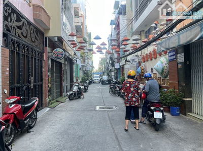 Bán Nhà Hẻm Xe Hơi Trần Hưng Đạo Quận 1- 3 Tầng Sân Thượng- 4PN + 5WC - Sổ Hoàn Công Đủ.