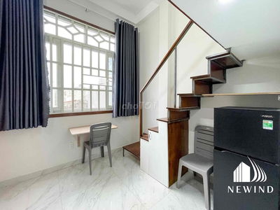 Căn hộ gác full nội thất cửa sổ lớn ngay trung tâm quận 7