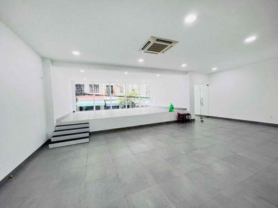 NHÀ MẶT TIỀN BẾ VĂN ĐÀN . CÓ TẦNG HẦM