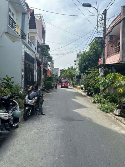 6 tỷ 100 thương lượng, nhà mới 2 tầng mặt tiền khu dân cư ,dt: 4 × 14