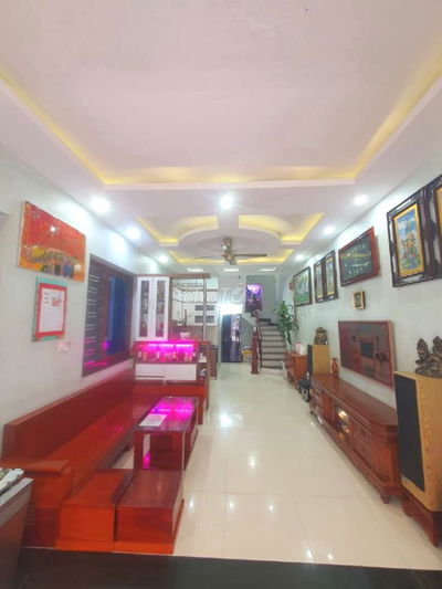 Chính chủ,Bán gấp,Sổ đỏ,Vị trí đắc địa,Gần trường học,full nội thất