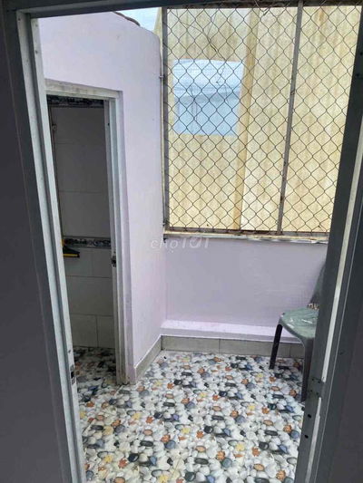 nhà cho thuê riêng lẻ , có 2 phòng ngủ , 2 nhà vệ sinh