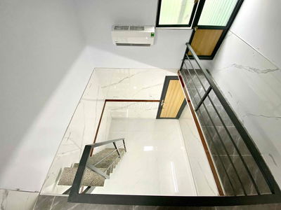 Phòng cho thuê mới,ốp tường sạch sẽ,tiện nghi