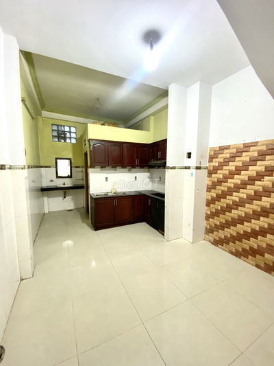 1 phòng bếp lớn, sẵn máy lạnh, tủ giường. Hẻm 120 Thích Quảng Đức