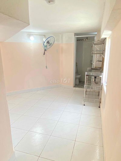 Phòng Cửa Sổ Trời - Ngay Âu Cơ - SvĐ Phú Thọ