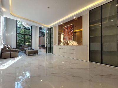 LONG BIÊN-PHÂN LÔ-VỈA HÈ -Ô TÔ TRÁNH -7 TẦNG THANG MÁ - FULL NỘI THẤT