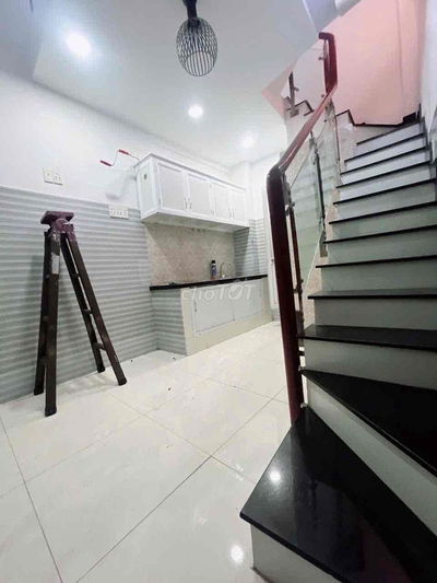 BÁN NHÀ 05 TẤM -KHU VIP  BẾN VÂN ĐỒN Quận 4  - Hẻm Trước Nhà Thông