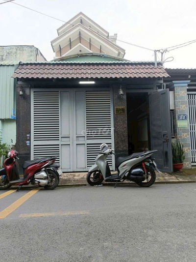 Nhà mặt tiền Bà Điểm