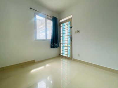 Quận 3 còn phòng tiện nghi thoáng mát trong nhà mặt tiền có thang máy