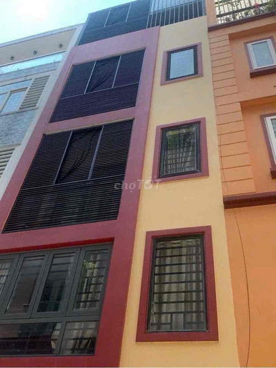 Cho thuê 1 tầng trong căn nhà ở.