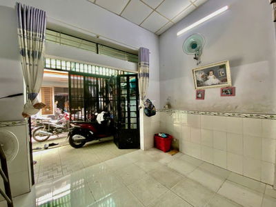 Nhà gần mặt tiền CN1, đối diện Chung Cư Celadon.
