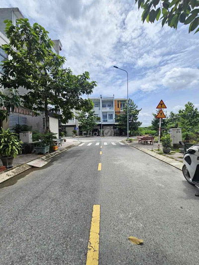 SÓT LẠI 1 LÔ ĐẸP – GẦN LÀNG ĐH QG TP.HCM – 12M ĐƯỜNG NHỰA, SỔ RIÊNG, G