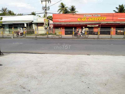 Bán đất mặt tiền quốc lộ 60.giữa cầu cái cấm va bùng binh  cầu  Hàm Lu