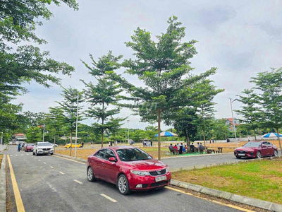 Bán đất đối diện cổng ĐH Quốc Gia, trục chính, full thổ cư, 100m2