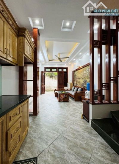 Nhà đẹp dân xây độc lập ngõ thoáng Oto đỗ cửa vào nhà