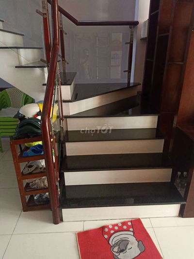 Bán nhà có hầm đối diện công viên kdc nam Hùng Vương