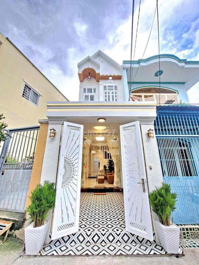 Nhà sổ hồng riêng đường Dương Cát lợi giáp Quận 7.