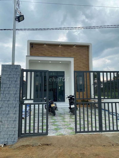 Cần bán nhà mới xây