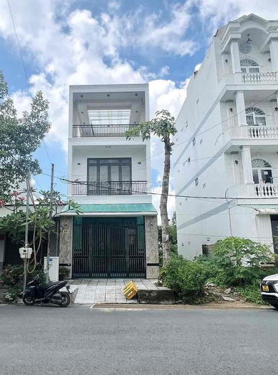 Nhà mới 2 lầu 4 phòng KDC Hồng Loan