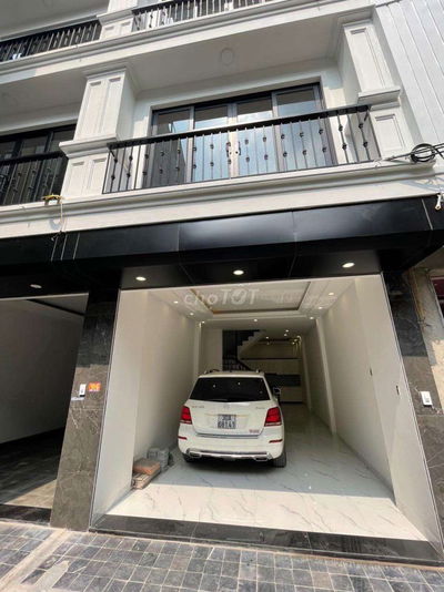 Cho thuê cả nhà -7 phòng- ngõ thông ô tô- 5 tầng- 1 gara ô tô- 1 bếp