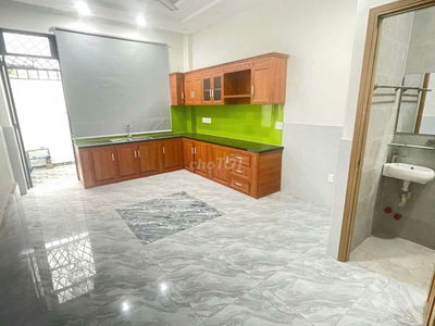 Phòng nội thất đầu đủ sân phơi riêng