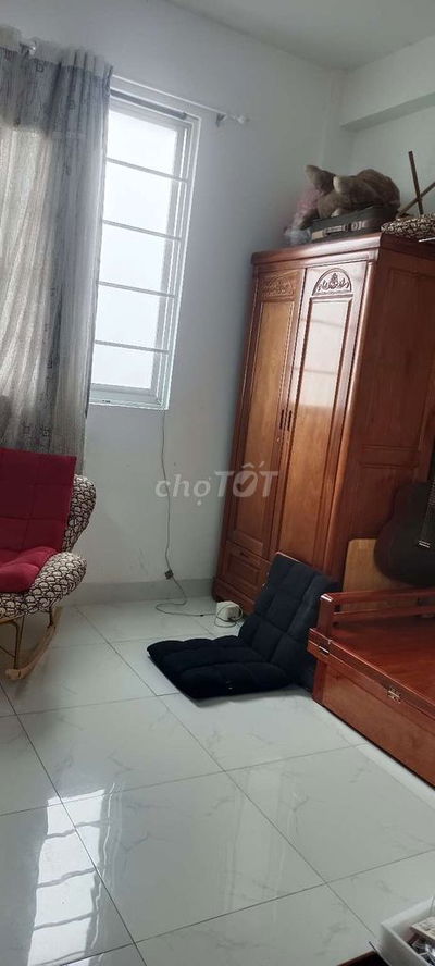 Căn lầu 1 gồm 2 phòng ngủ và 1 phòng bếp,giờ tự do, ngay chợ,đầy đủ nt