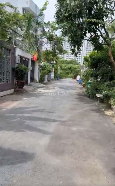 Đất Xây Biệt Thự hoặc tách 2 lô Vip vuông đẹp sạch sẽ.Phú Hữu.Q9