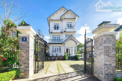 cho thuê villa sân vườn 11 phòng phường 8 đà lạt 45 triệu 1 tháng nội thất đầy đủ