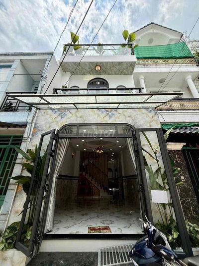 NHÀ NGAY BỆNH VIỆN Q12. 70m2 3 TẦNG. TẶNG NỘI THẤT.3 CĂN RA MT