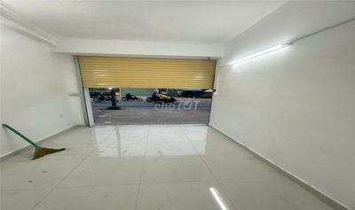 Mặt bằng có gác lửng mặt tiền Đinh Bộ Lĩnh (Gần Bến Xe Miền Đông)