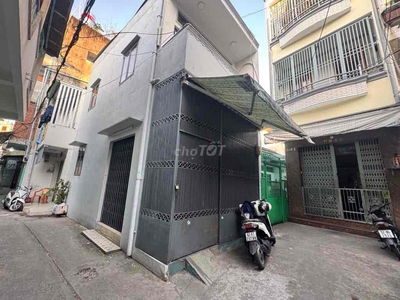 Hót, Bán gấp nhà riêng 3/2 Quận 11, 32m2, 3 tầng, hẻm xe hơi,nhỉnh 3ty