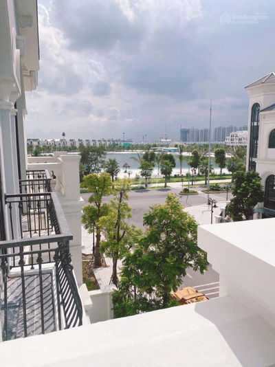 Giảm giá cắt lỗ - quỹ căn song lập 150m2 - view hồ 24,5ha, gần TTTM Vincom giá 24tỷ (sẵn sổ đỏ)