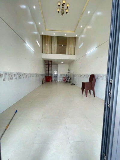 Nhà mới 4x15 có nội thất gần Đền Vua Hùng