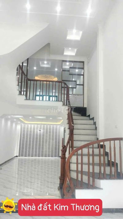 Tả Thanh Oai 5.6 tỷ ô tô đỗ cửa Ngõ thông 5 phòng thuê  ngõ 16 rộng 36