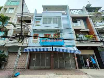 NHÀ CHO THUÊ HẺM LỚN HUỲNH VĂN BÁNH_ 7X20M_ TRỆT 3 LẦU SÂN THƯỢNG.