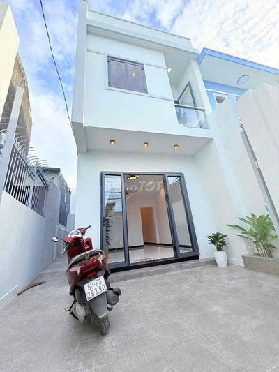 bán nhà 1 trệt 1 lầu , gần cổng sau cty pouchen , số riêng thổ cư