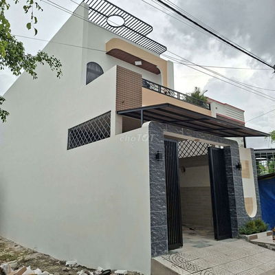 Nhà mới xây cần bán